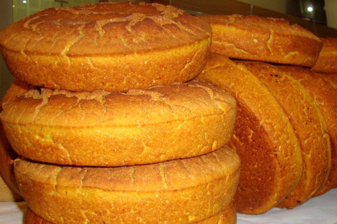 mayasiz-misir-ekmegi-yapilisi.jpg